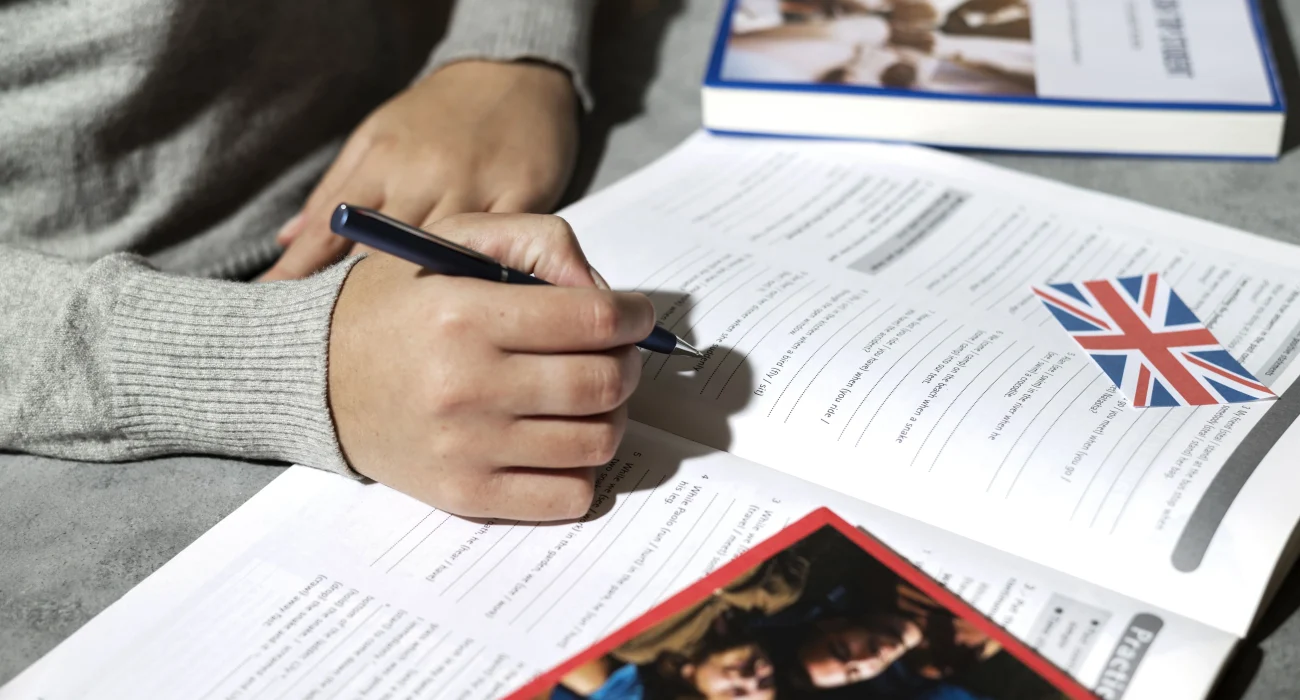 Comparison of Canada vs UK education system for Indian students